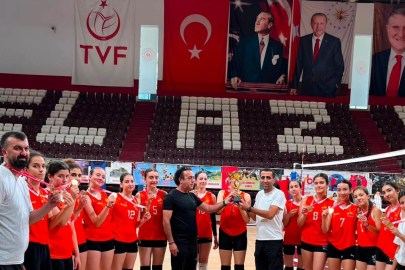 Malatya Kız Voleybol Takımı Türkiye Finallerine Yükseldi