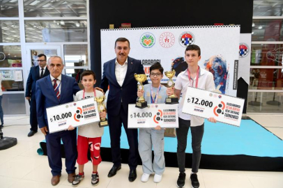 Altın Kayısı Satranç Turnuvası’nda Ödüller Verildi