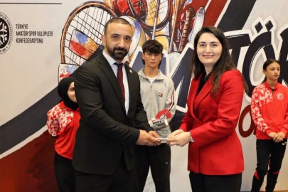 Amatör Spor Haftası’nda Dr. Sinan Ağlar’a “Sporun Enleri” Plaketi